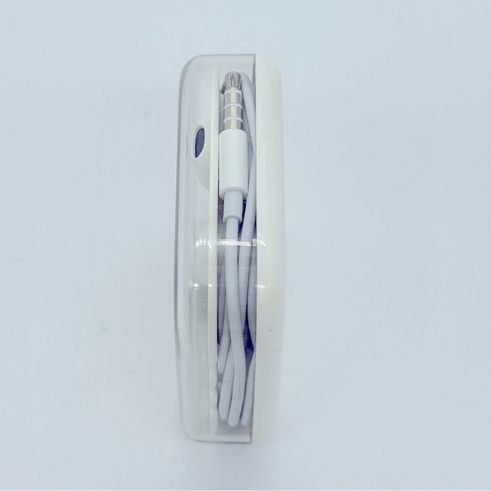 Genuine Apple OEM EarPods Headset with 3.5mm Connector - Picture 2 of 3